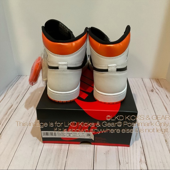 Jordan 1 Retro High Electro Orange - Picture 5 of 7